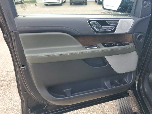 2023 Lincoln Navigator - $62,995