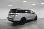 2023 Navigator L Thumbnail 9