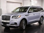 2023 Navigator L Thumbnail 3