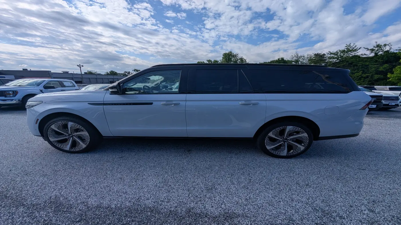2025 Lincoln Navigator L Black Label