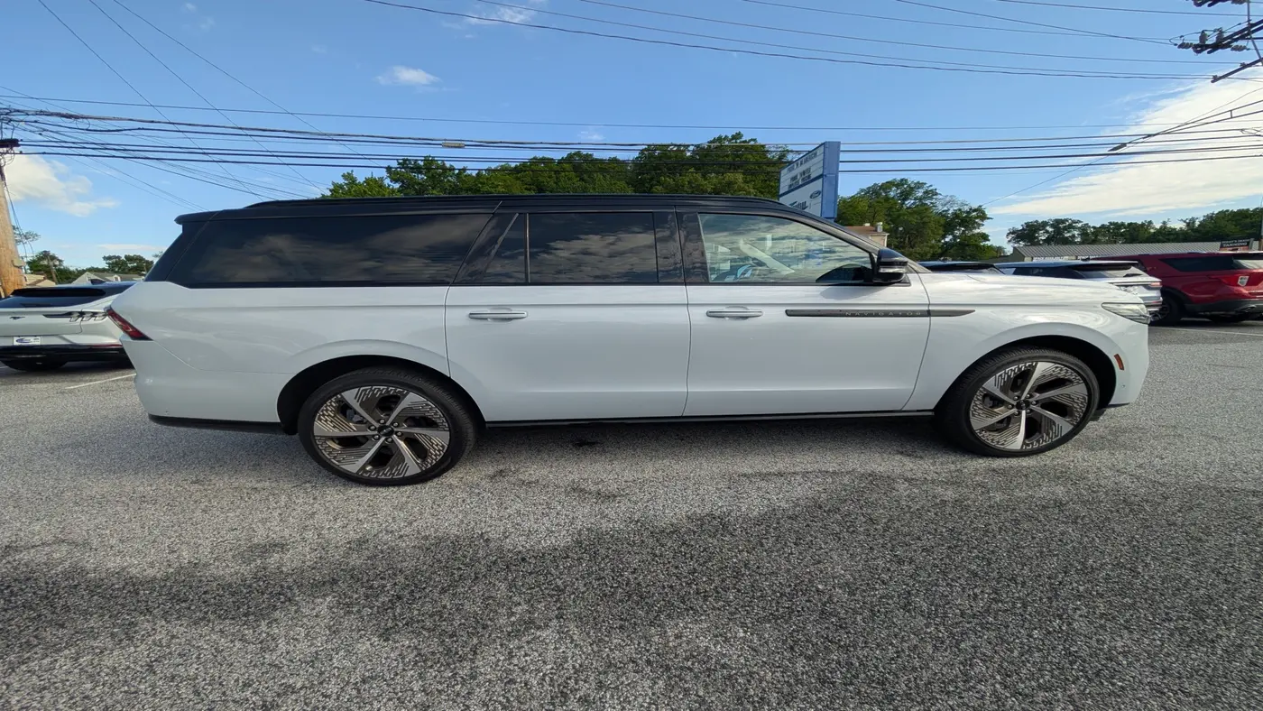 2025 Lincoln Navigator L Black Label