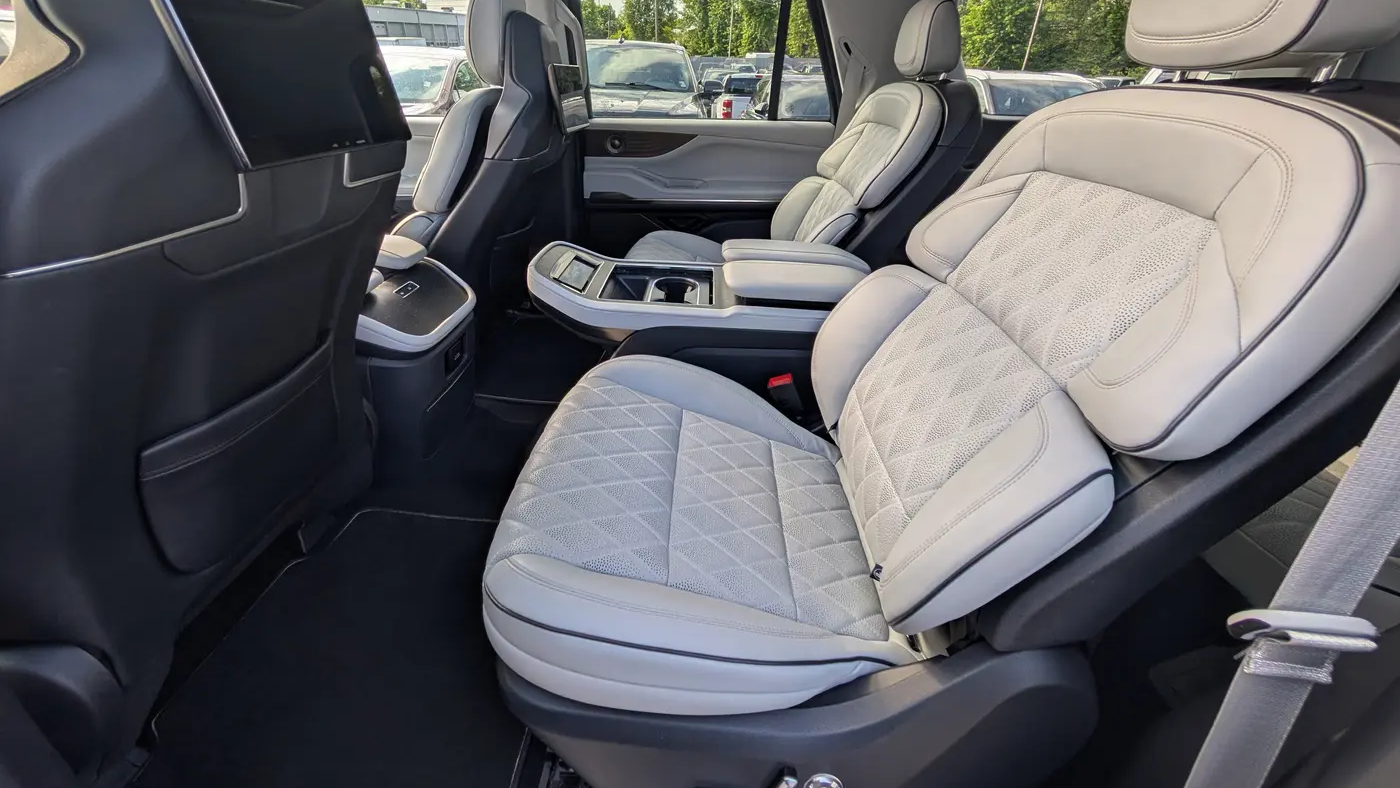 2025 Lincoln Navigator L Black Label