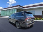 2025 Navigator L Thumbnail 2