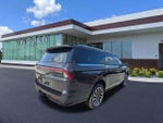 2025 Navigator L Thumbnail 3
