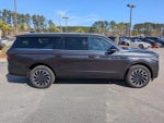 2025 Navigator L Thumbnail 3