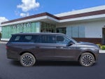 2025 Navigator L Thumbnail 3