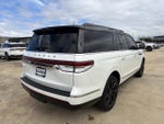 2024 Navigator L Thumbnail 8