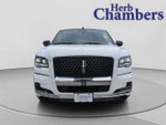 2024 Navigator L Thumbnail 2