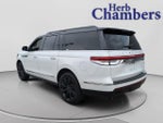2024 Navigator L Thumbnail 3