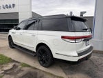 2024 Navigator L Thumbnail 3