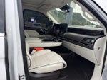 2024 Navigator L Thumbnail 5