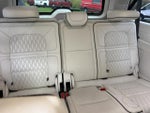 2024 Navigator L Thumbnail 8