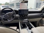 2024 Navigator L Thumbnail 11