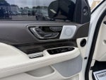 2024 Navigator L Thumbnail 14