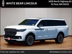 2025 Navigator L Thumbnail 1