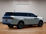 2025 Navigator L Thumbnail 5