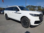 2025 Navigator L Thumbnail 2