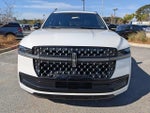 2025 Navigator L Thumbnail 9