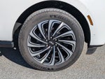 2025 Navigator L Thumbnail 11