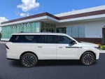 2025 Navigator L Thumbnail 3