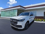 2025 Navigator L Thumbnail 8