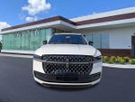 2025 Navigator L Thumbnail 9