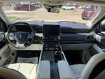 2019 Navigator L Thumbnail 17