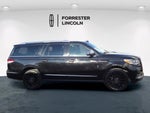 2022 Navigator L Thumbnail 1