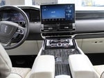 2022 Navigator L Thumbnail 10