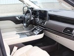 2022 Navigator L Thumbnail 16