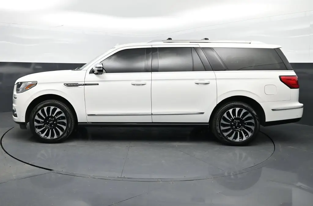 2021 Lincoln Navigator - $41,898