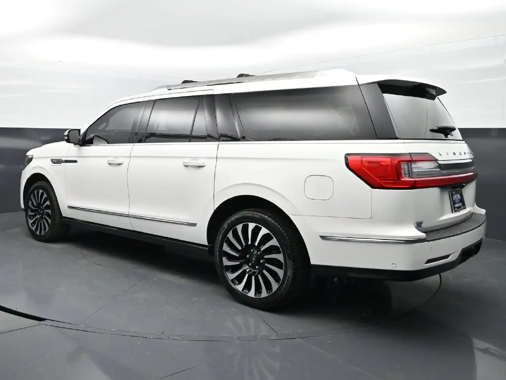 2021 Lincoln Navigator - $41,898