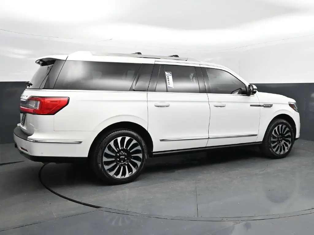 2021 Lincoln Navigator - $41,898