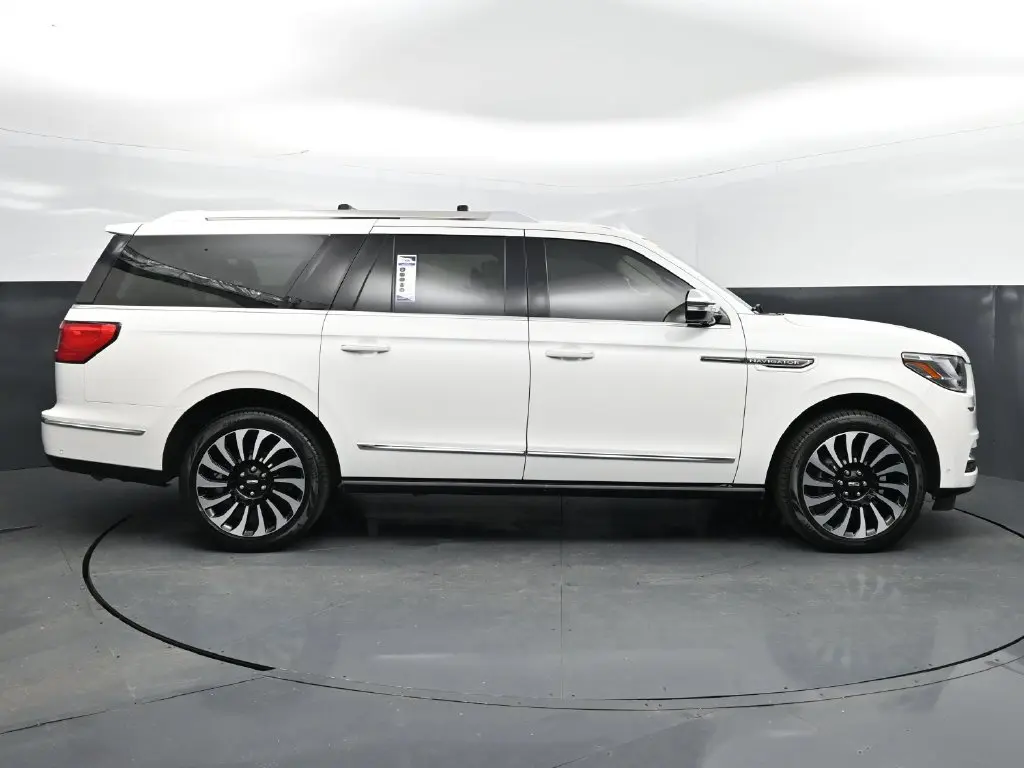 2021 Lincoln Navigator - $41,898