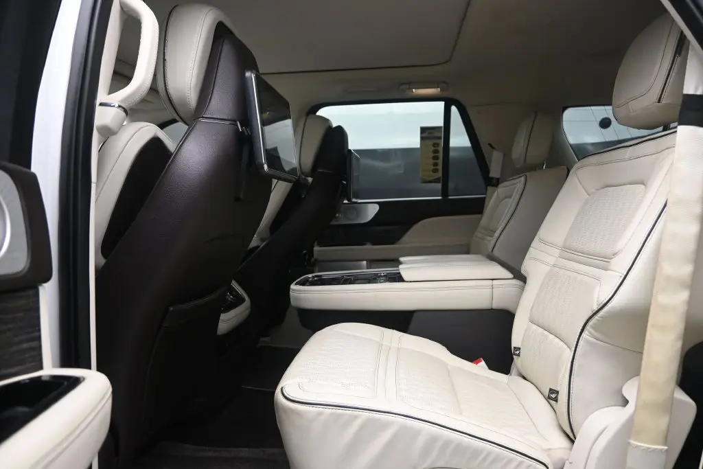 2021 Lincoln Navigator - $41,898