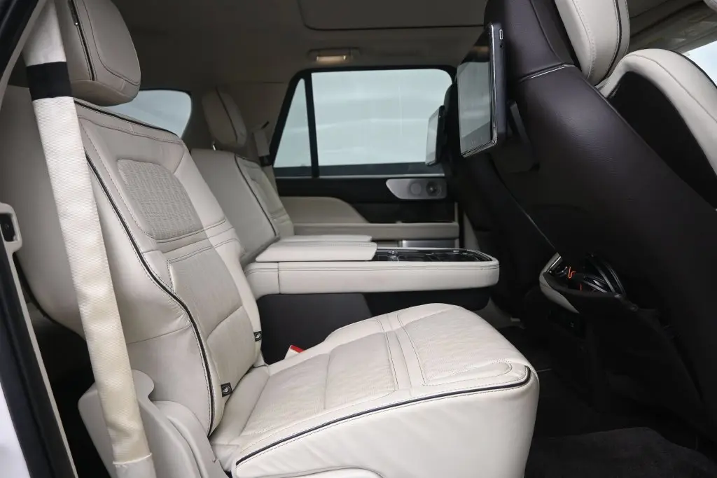 2021 Lincoln Navigator - $41,898