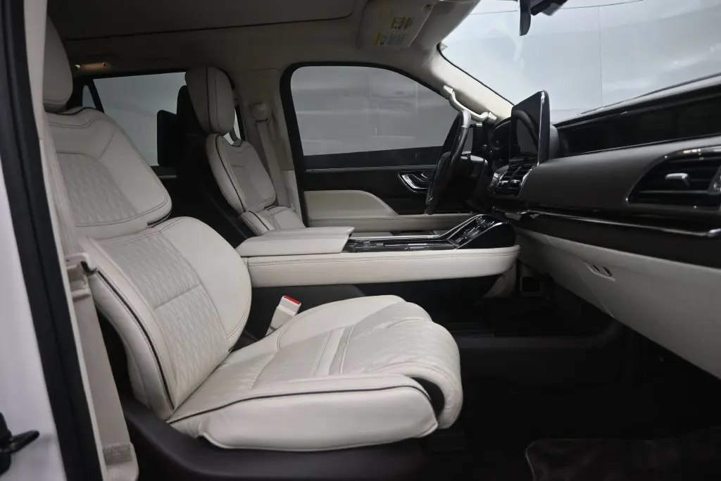 2021 Lincoln Navigator - $41,898