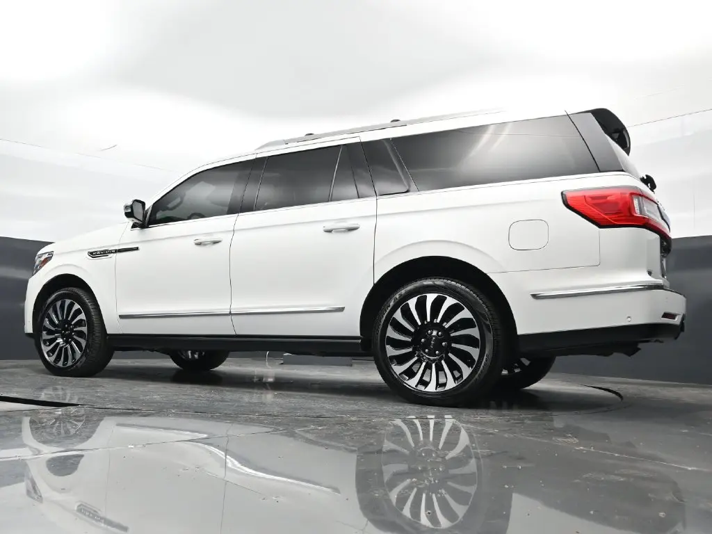 2021 Lincoln Navigator - $41,898