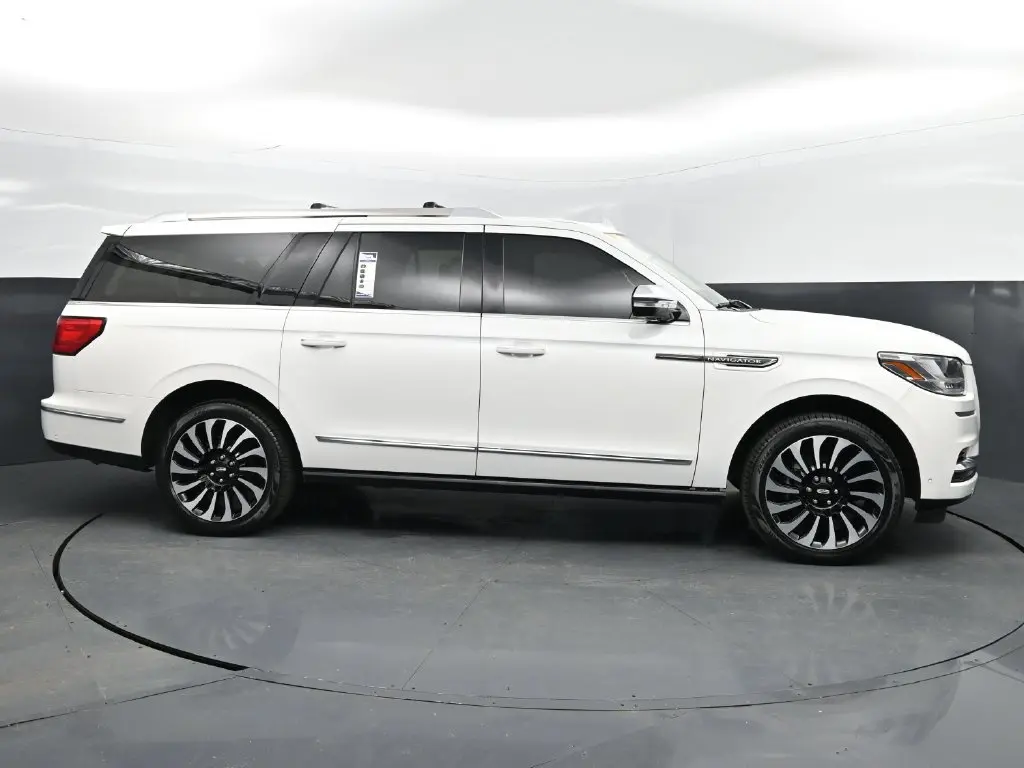 2021 Lincoln Navigator - $41,898