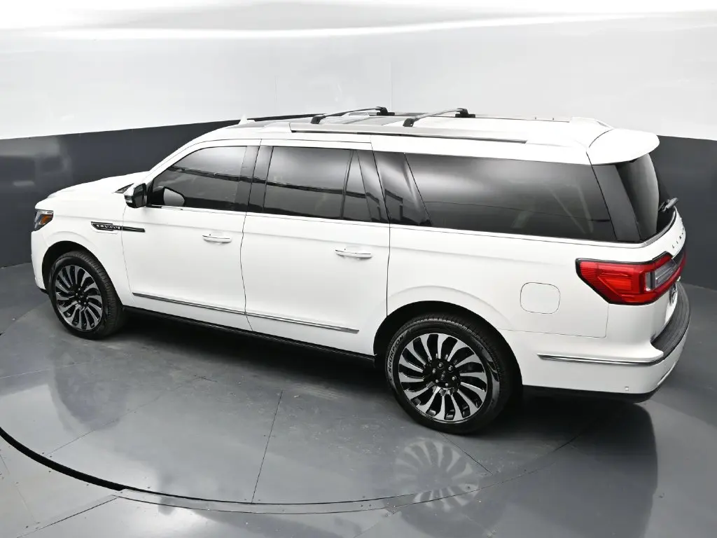 2021 Lincoln Navigator - $41,898