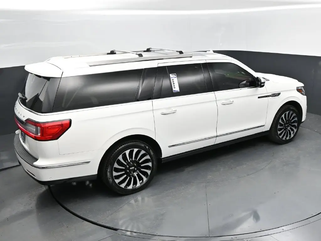 2021 Lincoln Navigator - $41,898