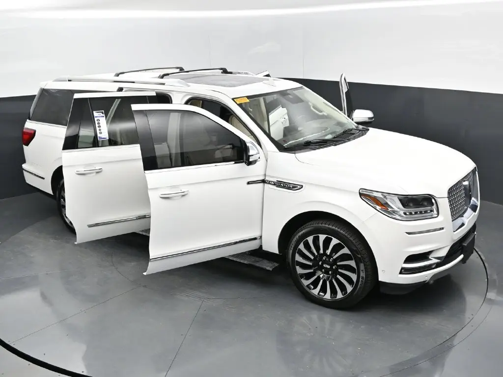 2021 Lincoln Navigator - $41,898