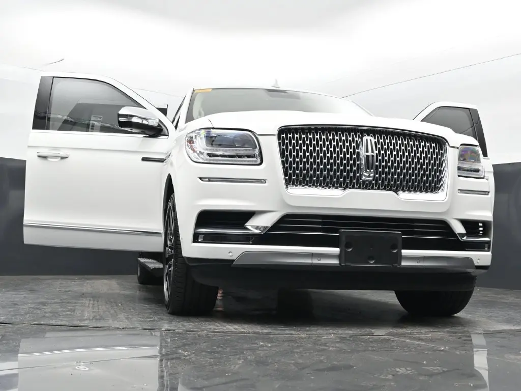 2021 Lincoln Navigator - $41,898