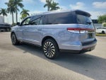 2022 Navigator L Thumbnail 4