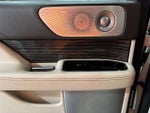 2021 Navigator L Thumbnail 8