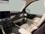 2021 Navigator L Thumbnail 23