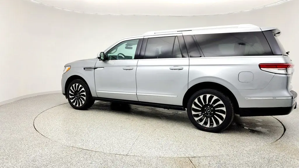 2022 Lincoln Navigator L Black Label