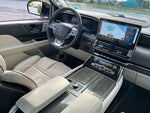 2022 Navigator L Thumbnail 2
