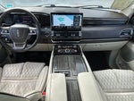 2022 Navigator L Thumbnail 3