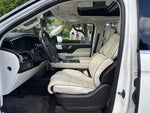 2022 Navigator L Thumbnail 8